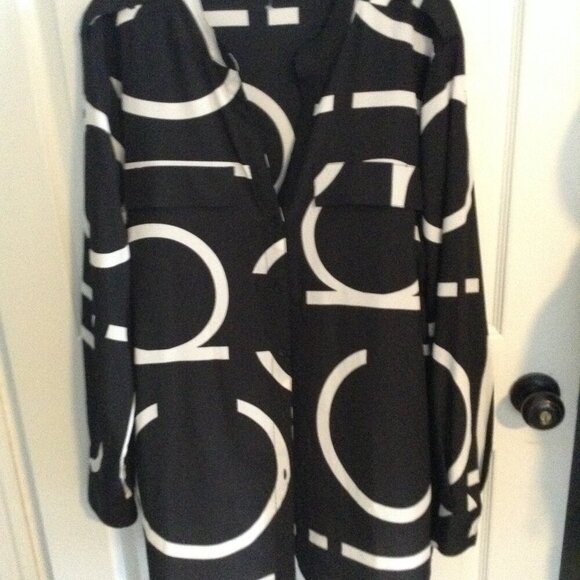 Calvin Klein "L" Bold print blouse, Chic, trending, BOLD Printed, split neckline - Picture 2 of 5